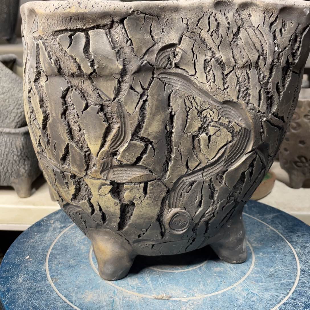 红陶微瑕的脸上有一丝的