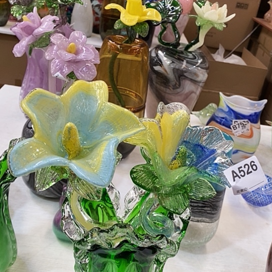 琉璃花瓶高45厘米宽9厘米