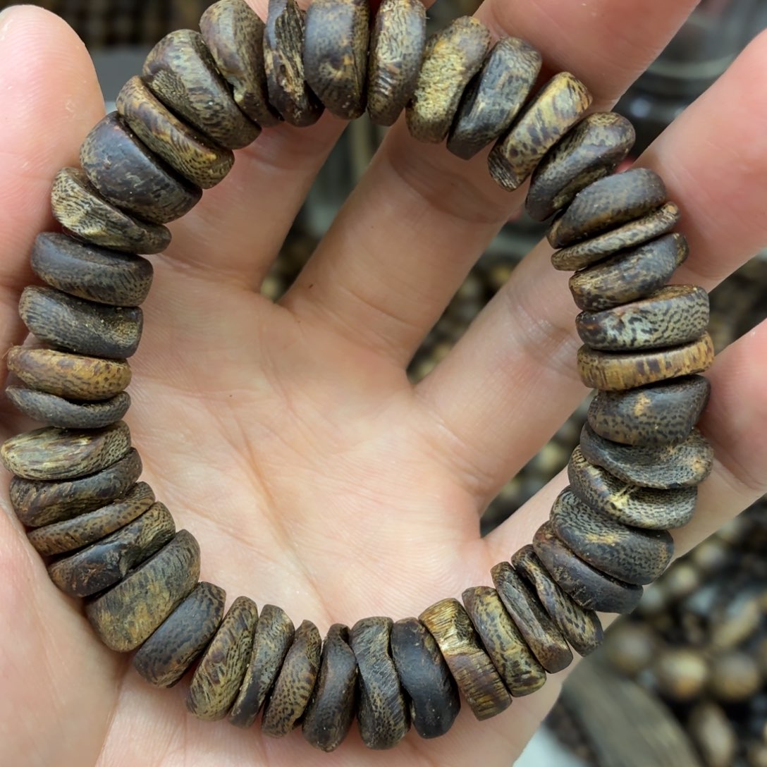 沉香沉香碎屑沉水树丁