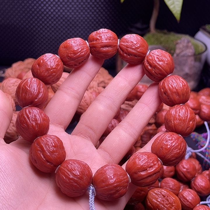 大***鹰文玩核桃手串红柿子