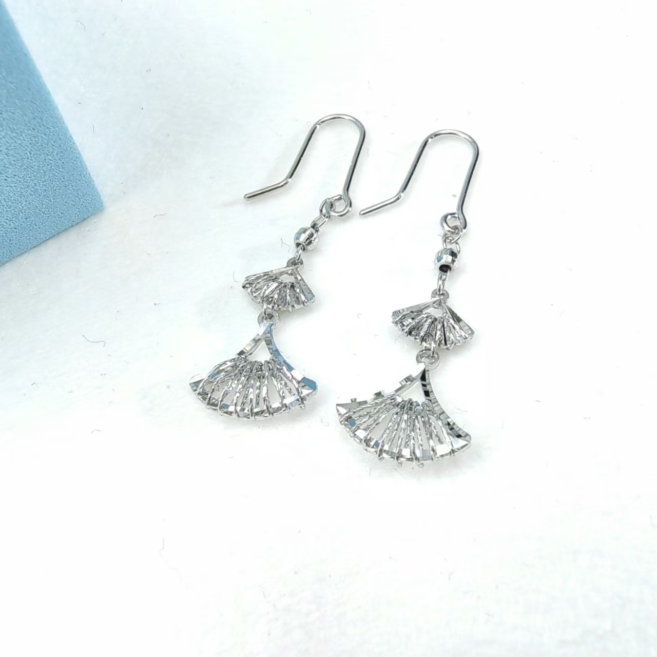 PT950铂金耳饰 切面裙摆铂金耳钩 约4cm