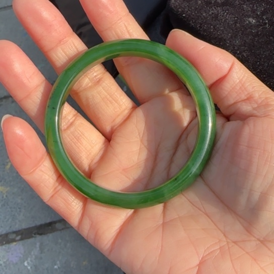 和田玉手镯未镶嵌55 俄罗斯辣阳绿红皮老料
