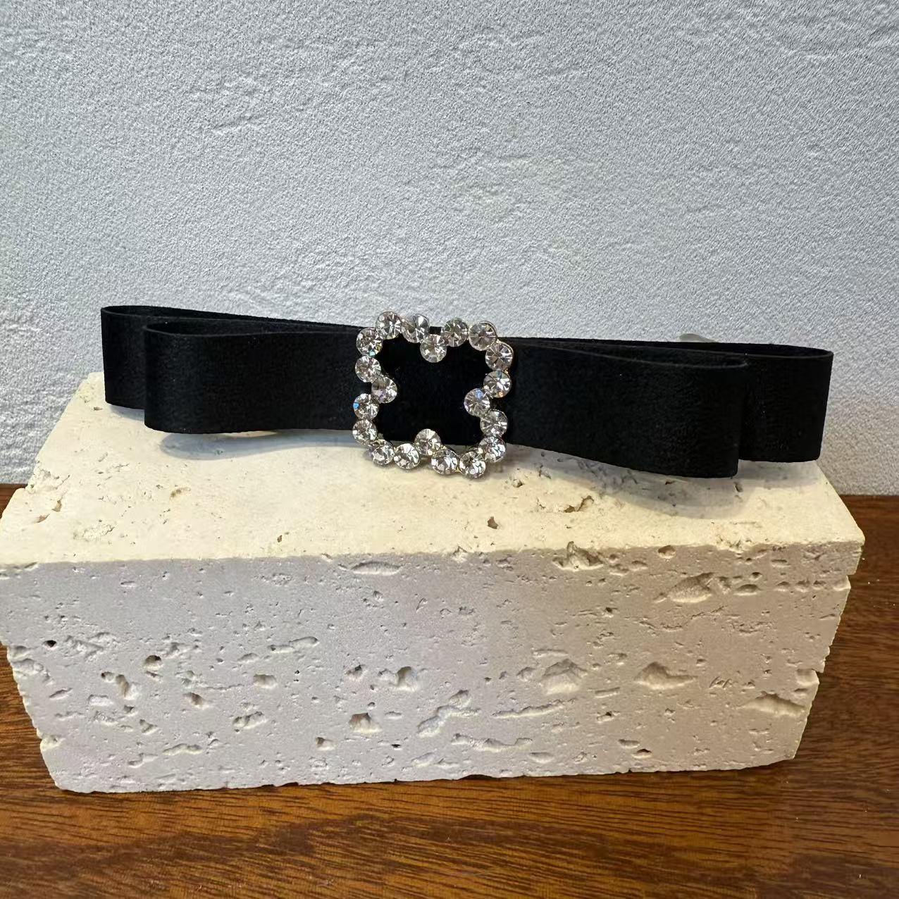 GREBUTY T007 简约百搭黑色四叶草蝴蝶结弹簧夹