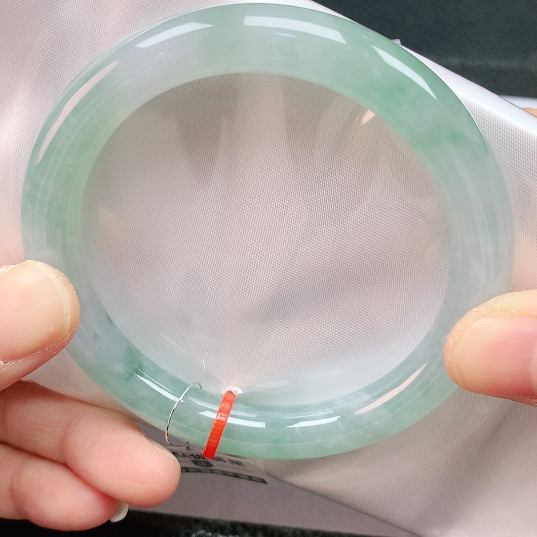 翡翠手镯未镶嵌56圈