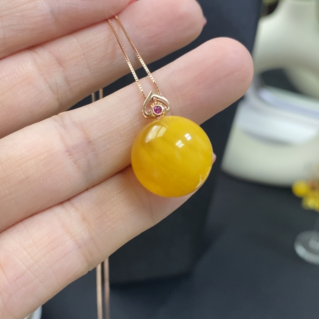 18K金镶嵌颈饰琥珀