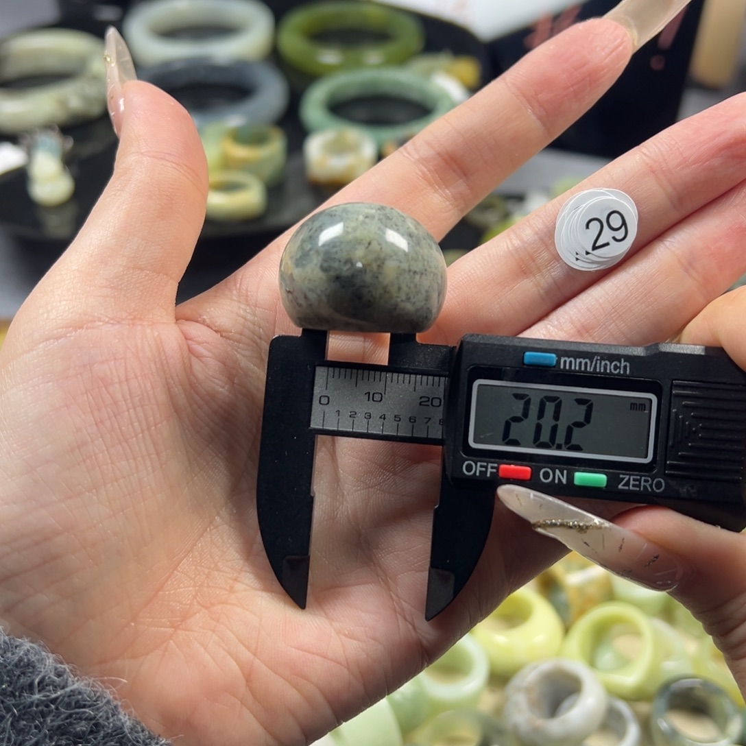 蛇纹石玉未镶嵌戒指