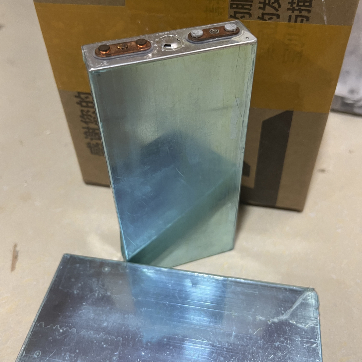 20安磷酸铁锂电池单体一个