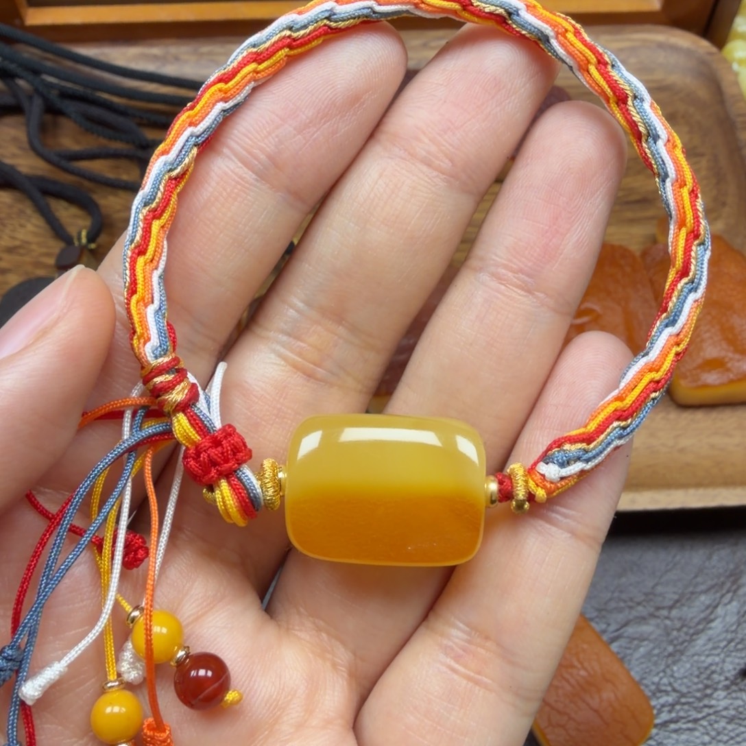 琥珀未镶嵌吊坠(赠链)