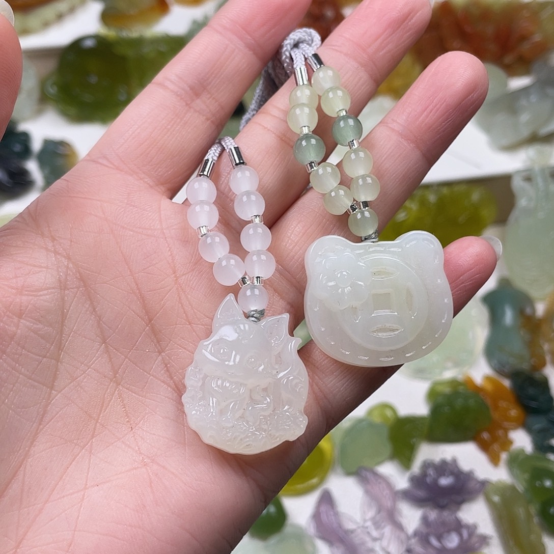 蛇纹石玉未镶嵌颈饰