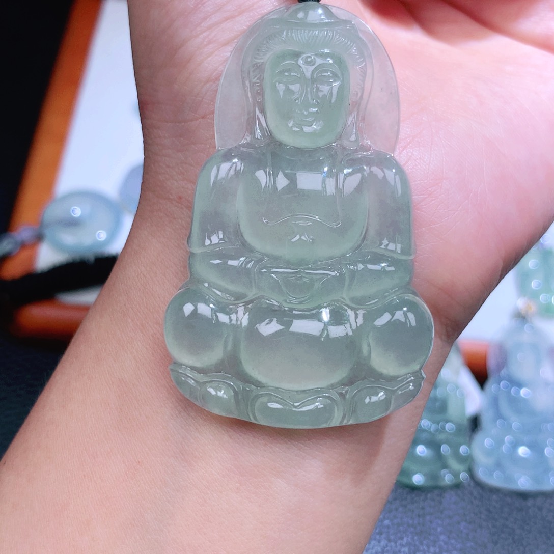 翡翠未镶嵌颈饰观音