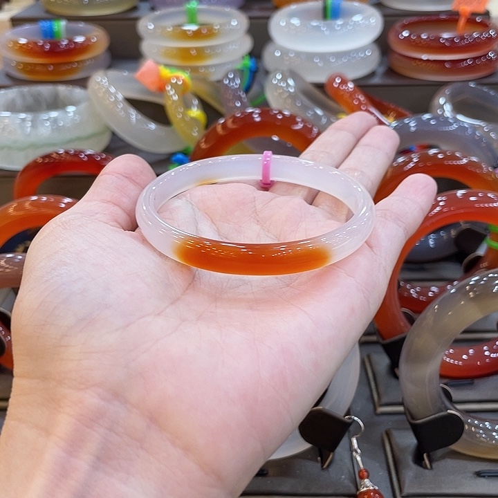 玛瑙/玉髓手镯未镶嵌