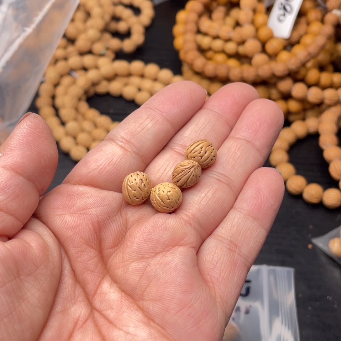 L***周核桃手串/手链散发100元优惠活动