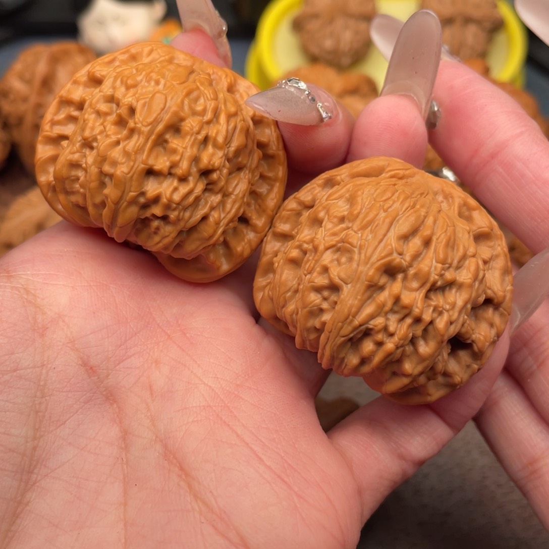 文玩核桃把件全品，红皮同树白狮子42，复刻底