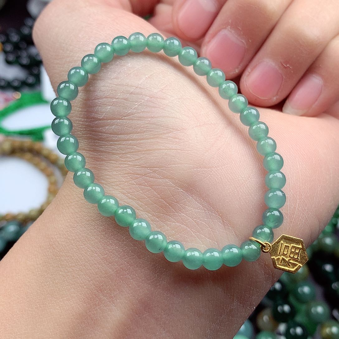 翡翠颈饰未镶嵌手串