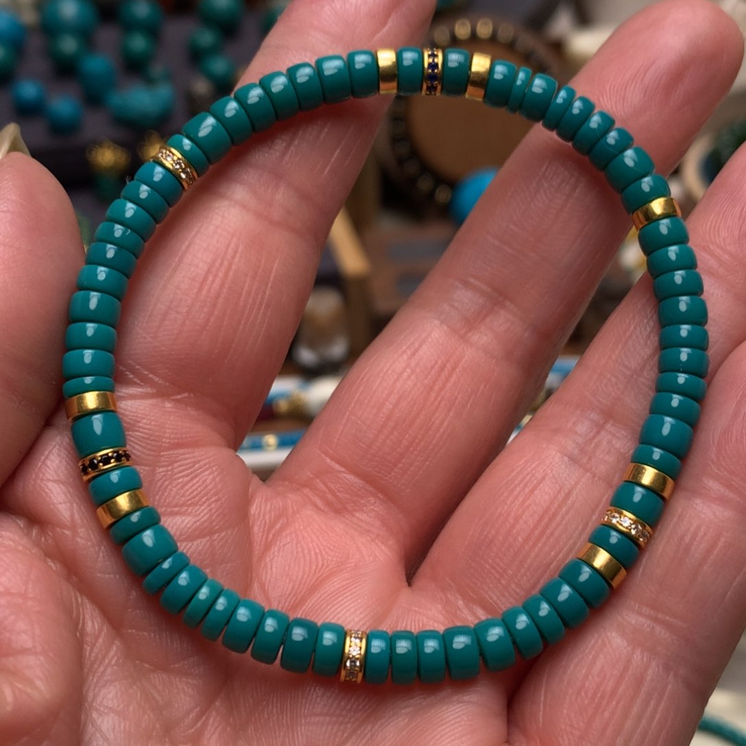 绿松石手串18K金镶嵌?