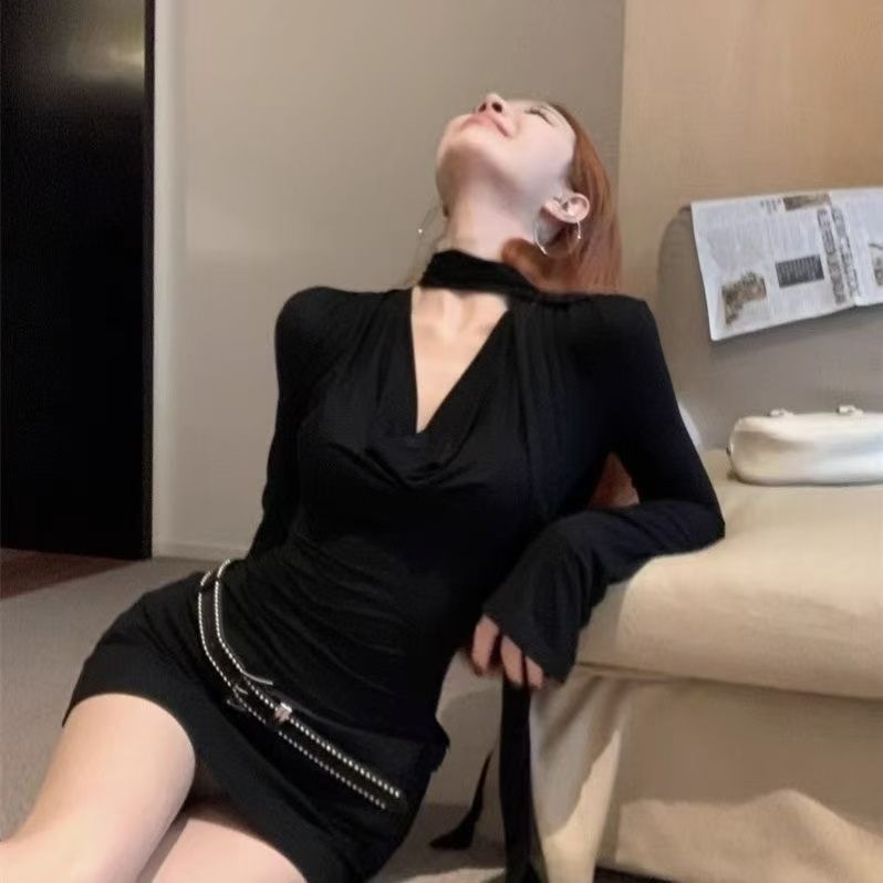 复古辣妹V领长袖连衣裙女秋冬季新款修身显瘦内搭包臀裙子潮气质