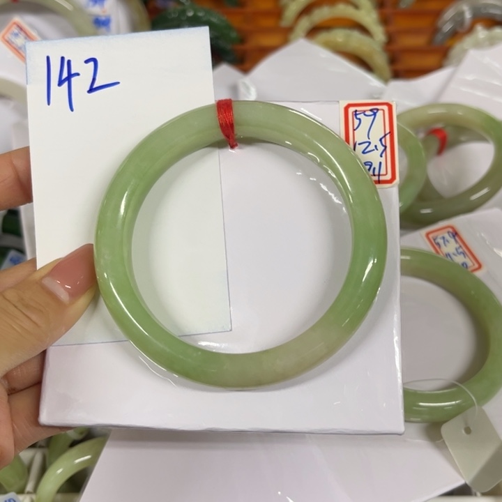 汤***圆和田玉未镶嵌手镯