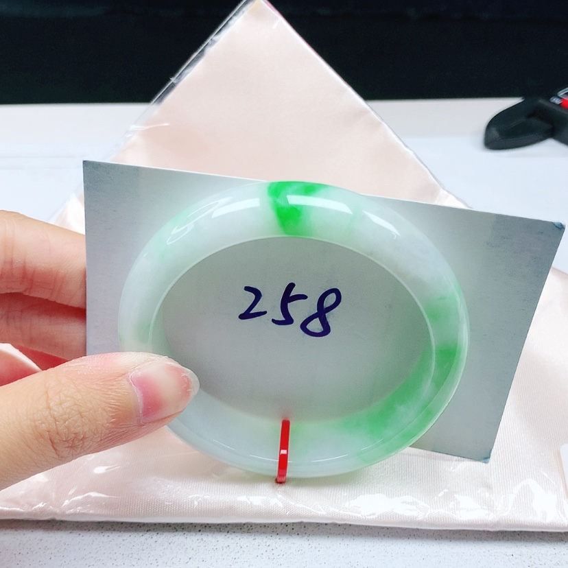 【闪购商品】翡翠手镯未镶嵌53.6圈
