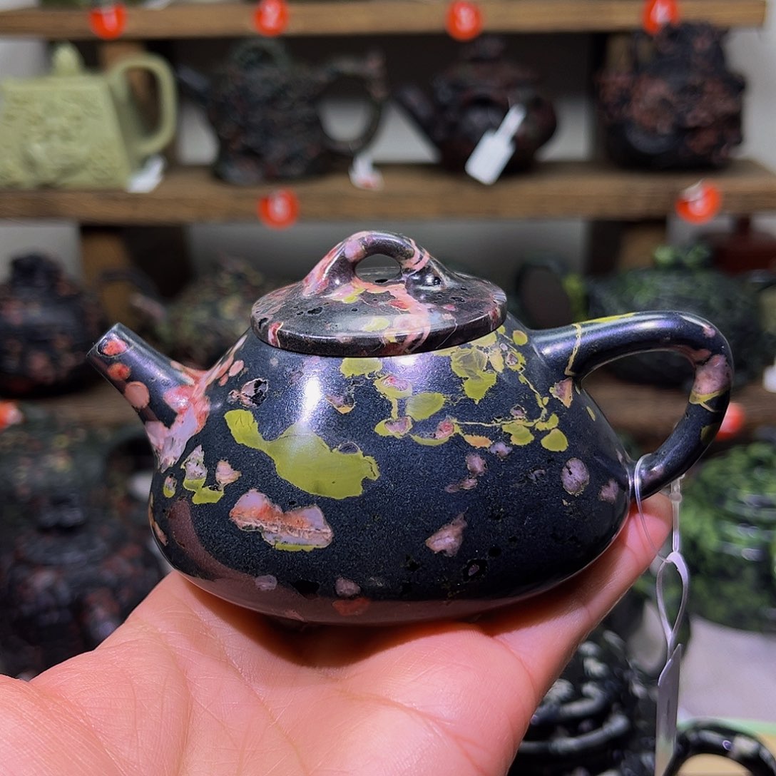 梅花石安山玉独孔150cc