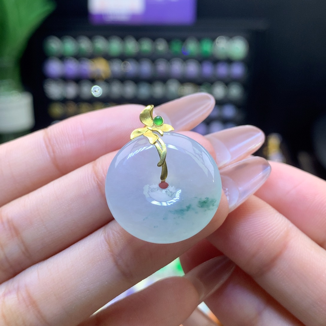 翡翠18K金镶嵌颈饰