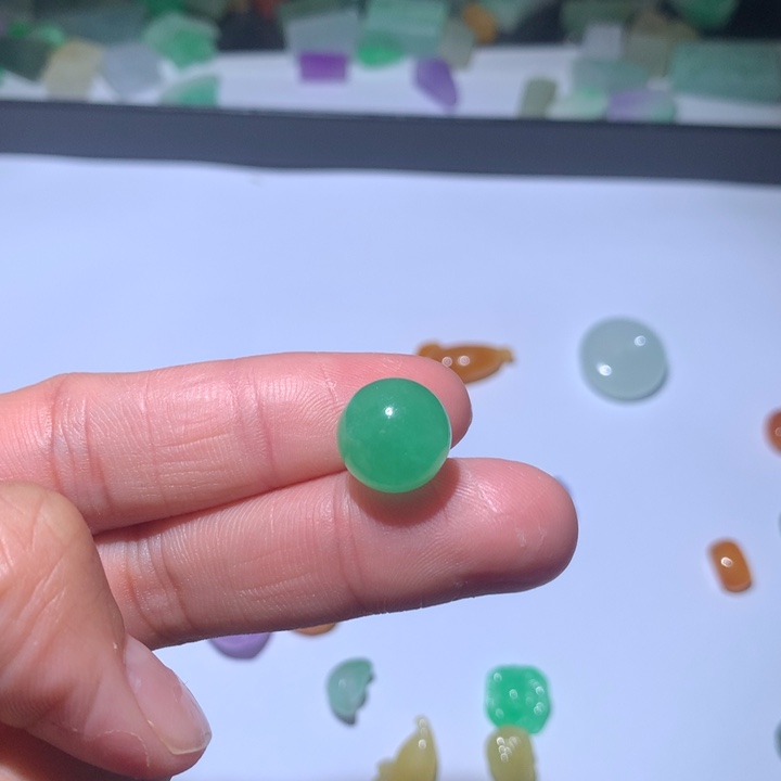昕***麻翡翠未镶嵌颈饰挂件