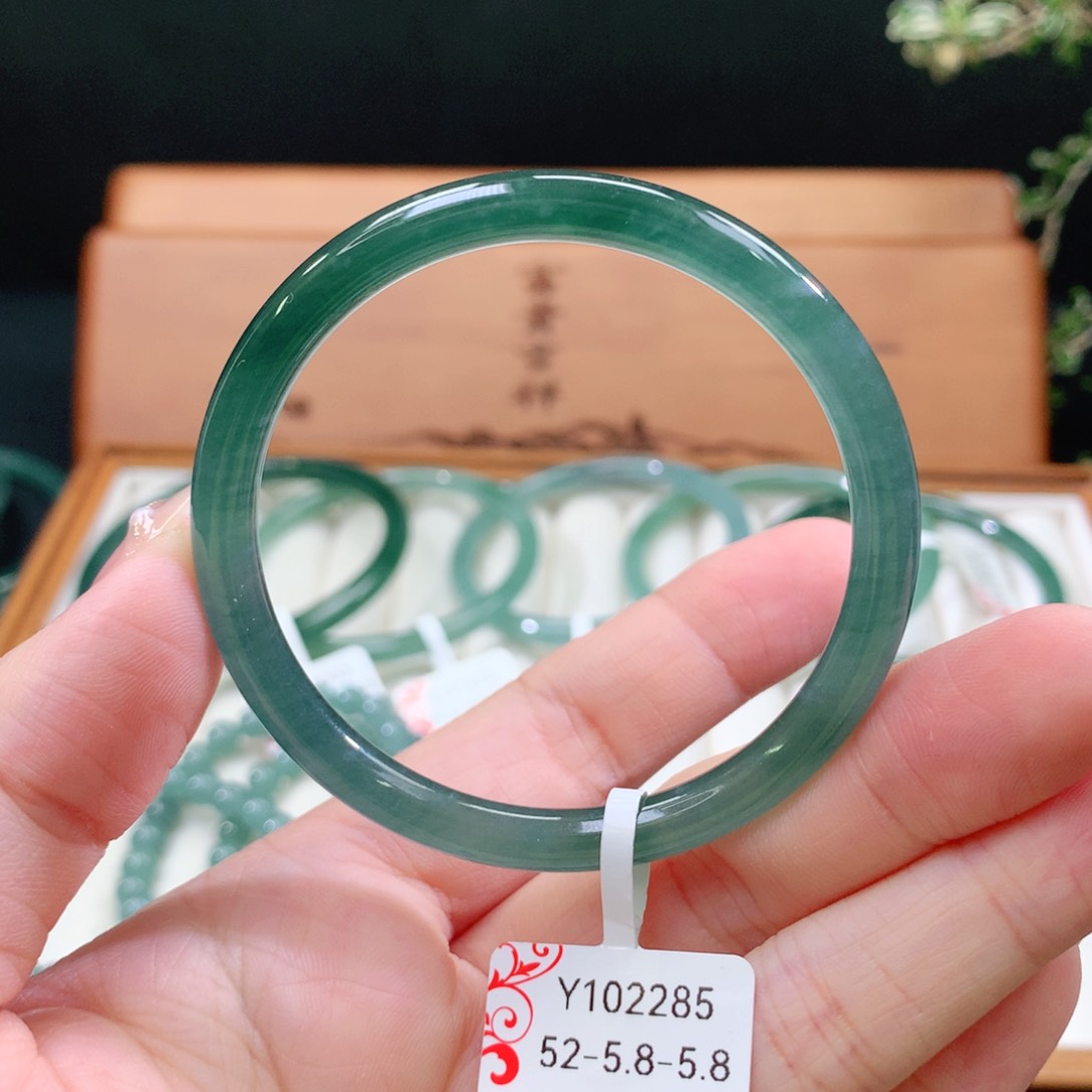 翡翠手镯未镶嵌天然