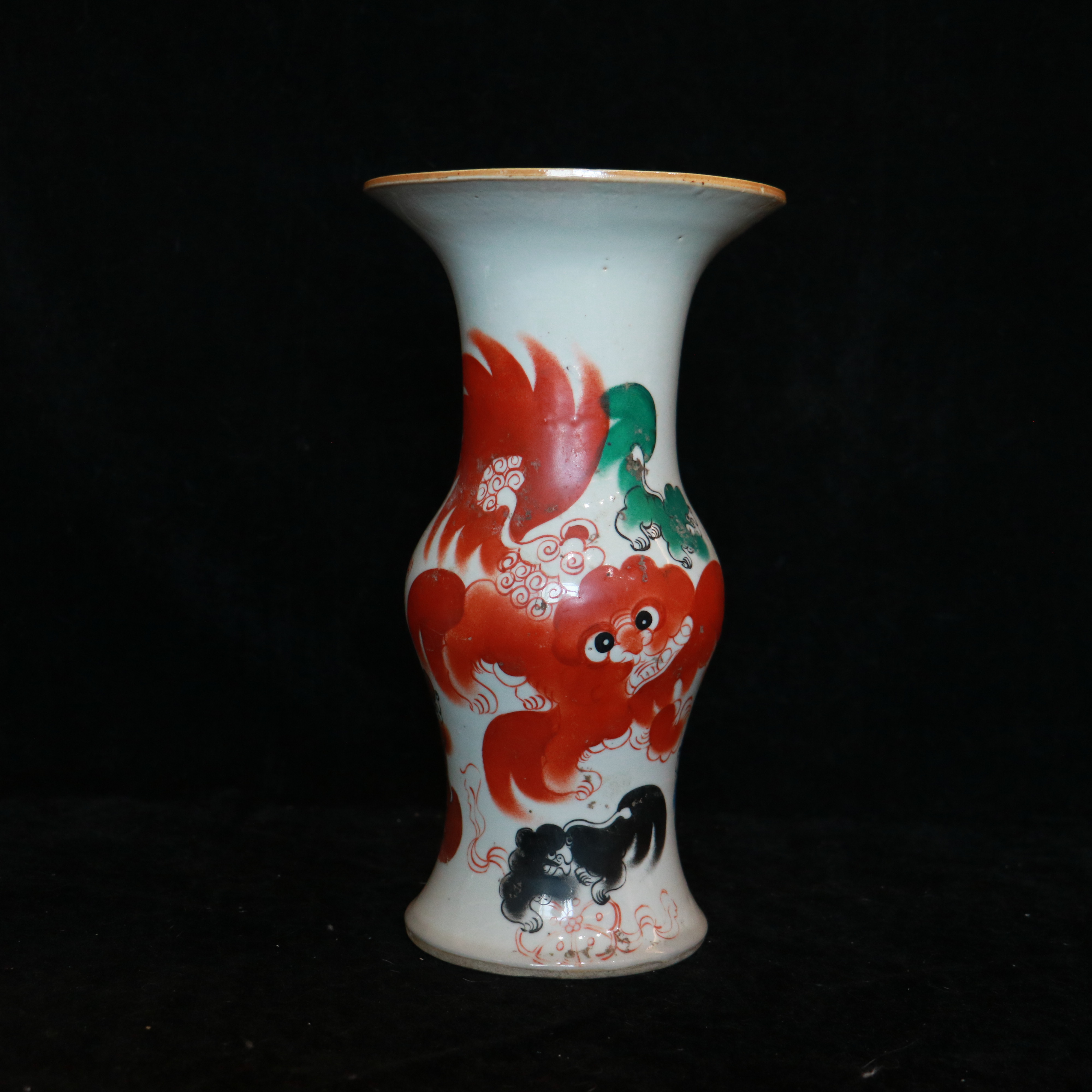 民国红狮子花觚瓶