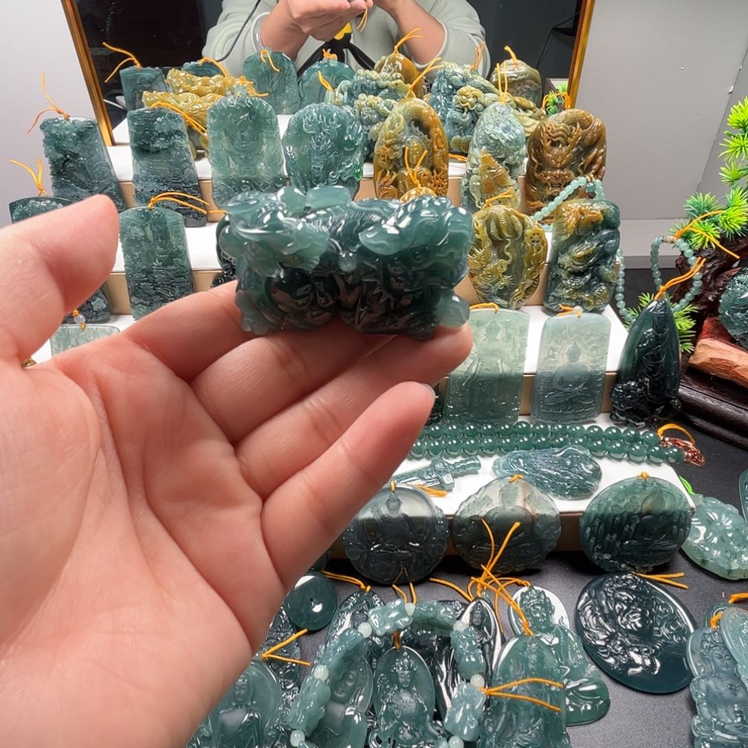 玩***家翡翠未镶嵌吊坠(不含链)纯天然A货翡翠吊坠666