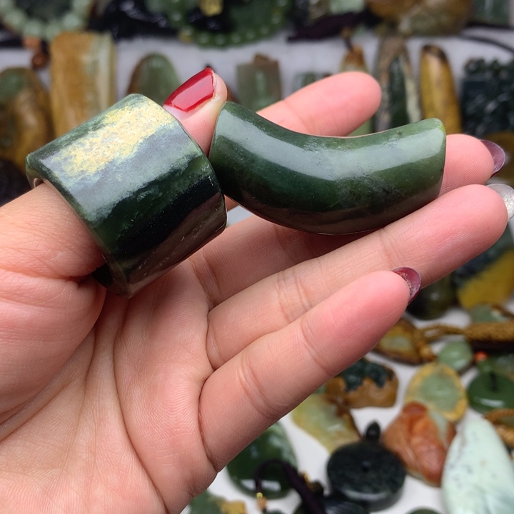 岫岩河磨玉（透闪石质玉）戒指，挂件未镶嵌