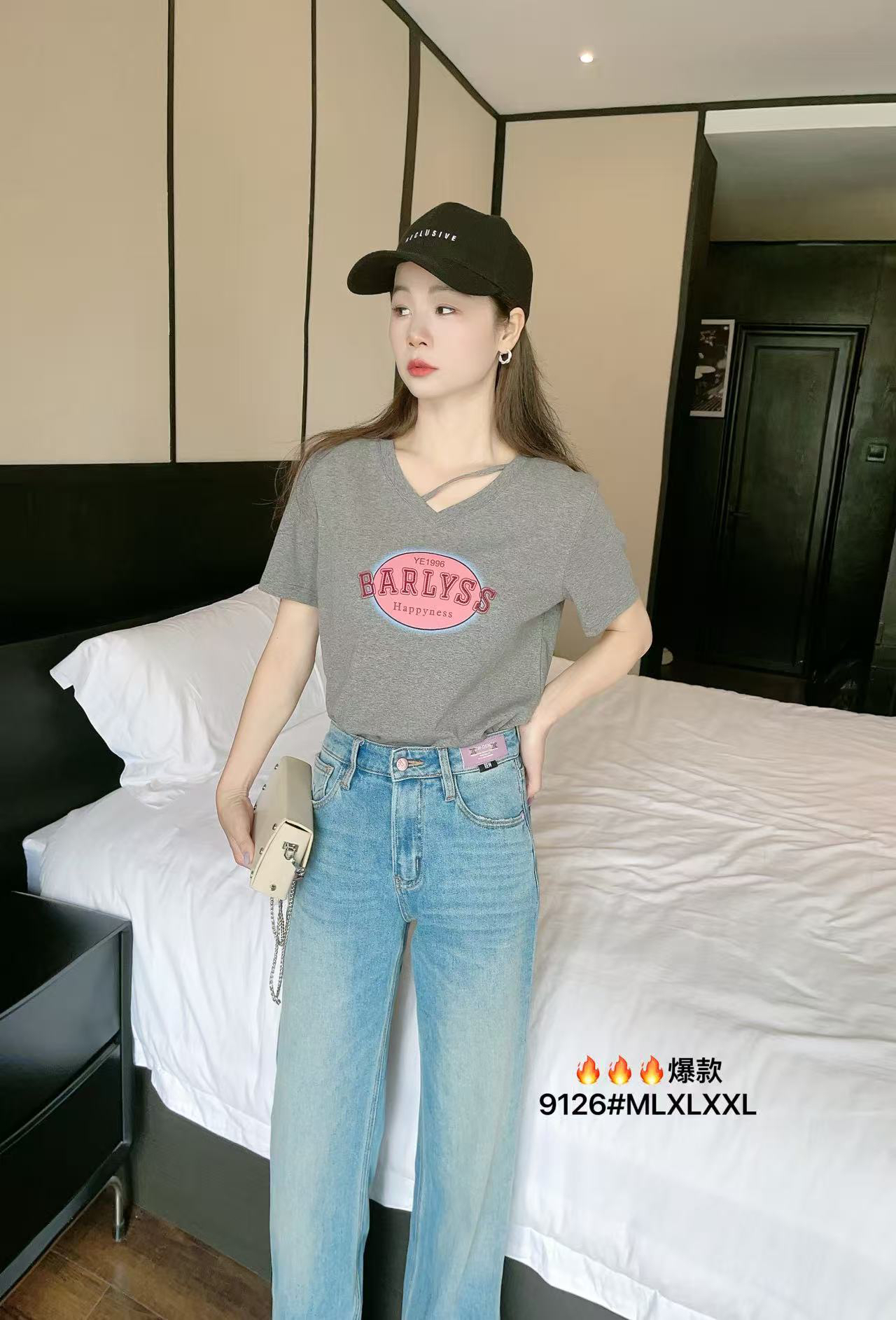 双鱼夏款时尚字母V领上衣9126