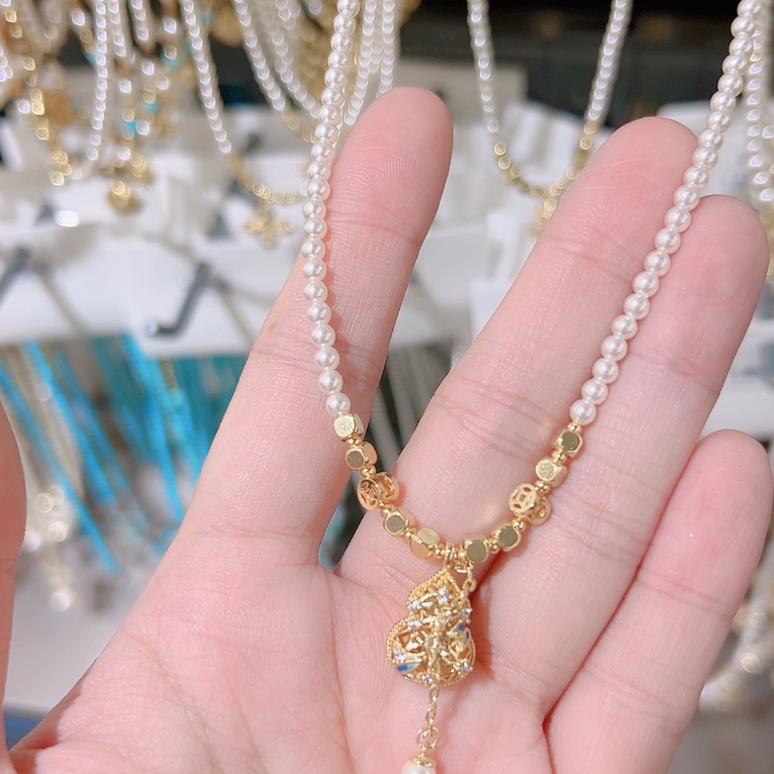 夜***缀锆石纯铜合金耳环的