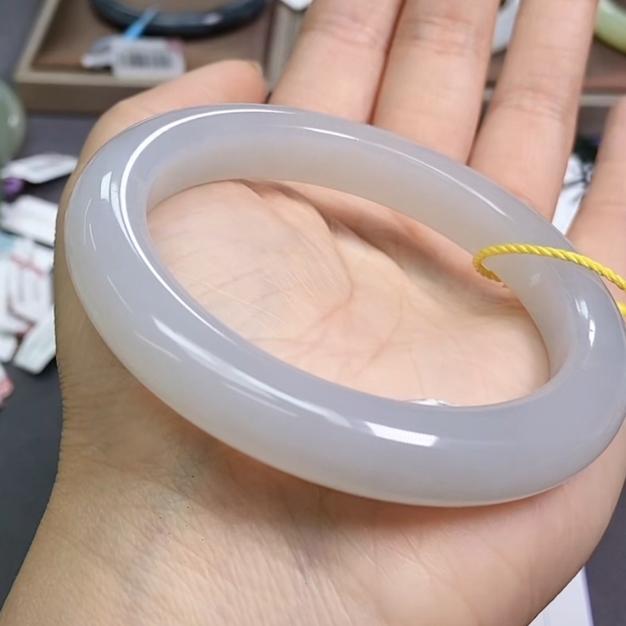 56-57和田玉手镯