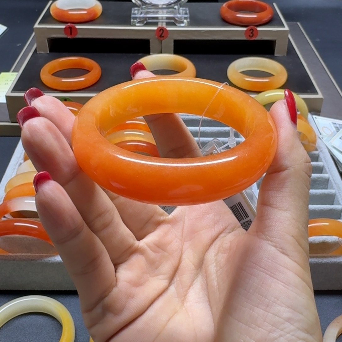 张***琴石英质玉（黄龙玉）未镶嵌手镯