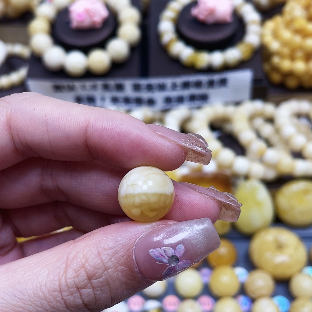 琥珀珠宝奇石未镶嵌13.8mm微瑕