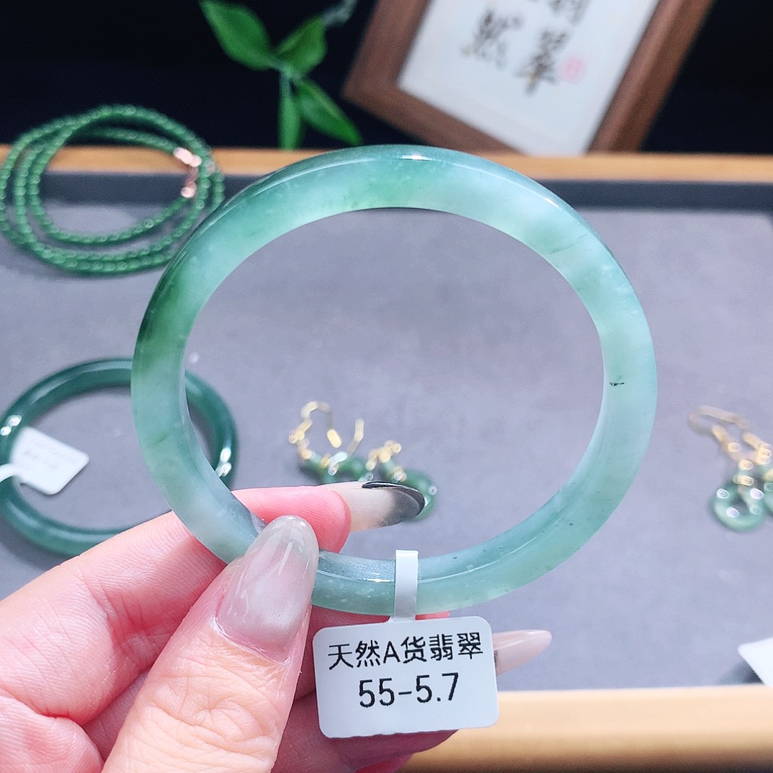 翡翠手镯（圆镯）未镶嵌