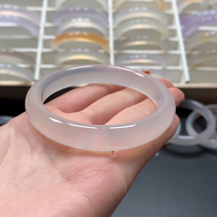 玛瑙/玉髓手镯未镶嵌夏*56.5圈白纹