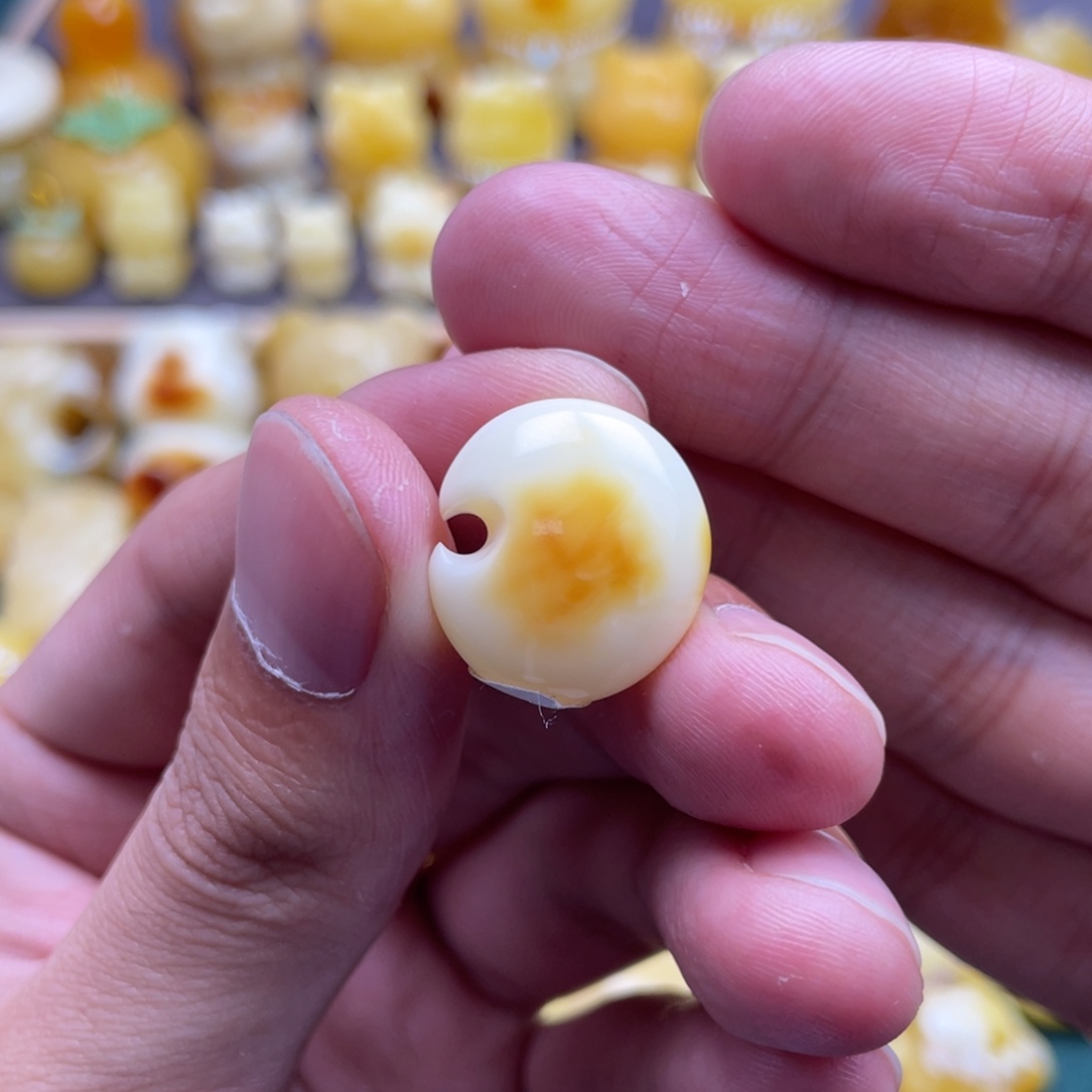 琥珀未镶嵌裸石蜜蜡