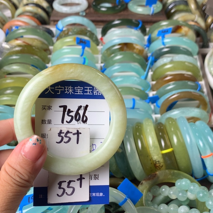 蛇纹石玉未镶嵌手镯7566