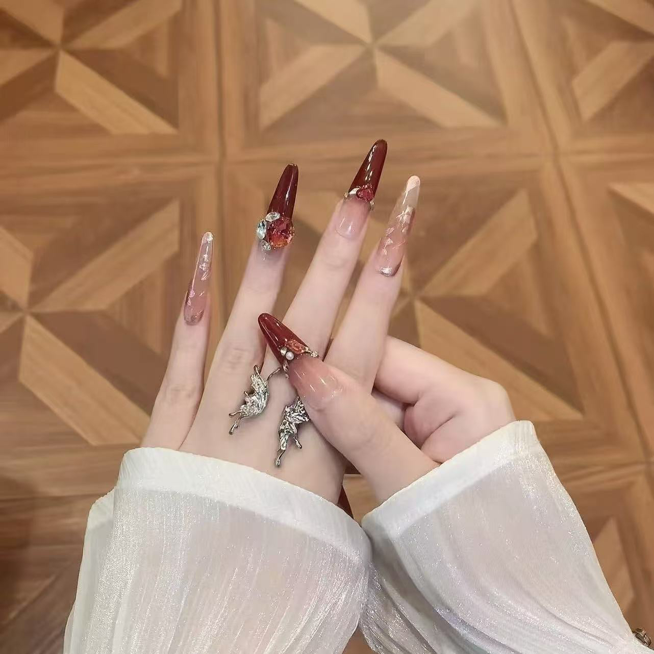 秋冬酒红色细狗尖性感美甲贴片钻石装饰猫眼爆闪显白高级手工新年