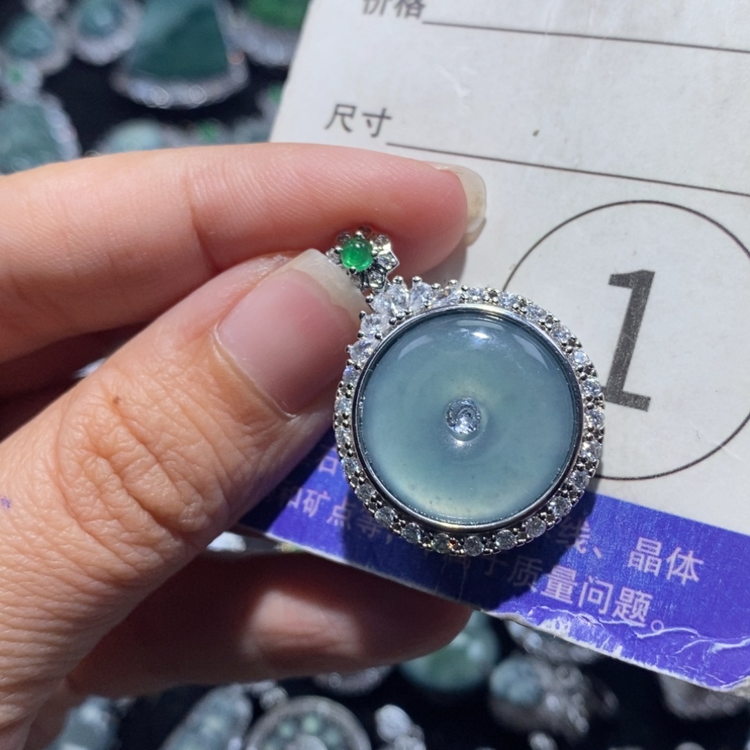 翡翠未镶嵌颈饰翡翠