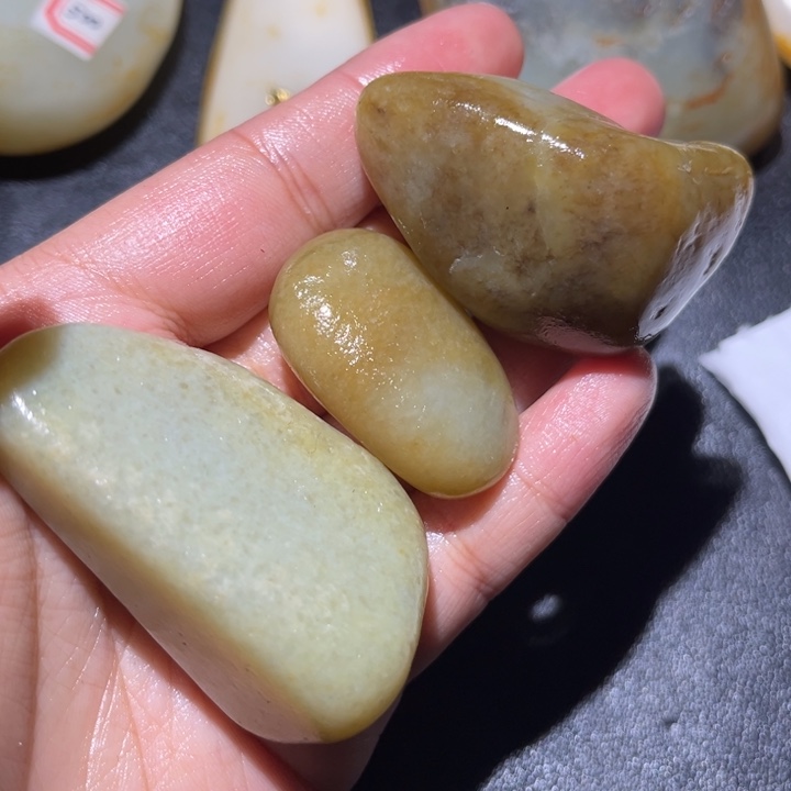 和田玉未镶嵌珠宝奇石