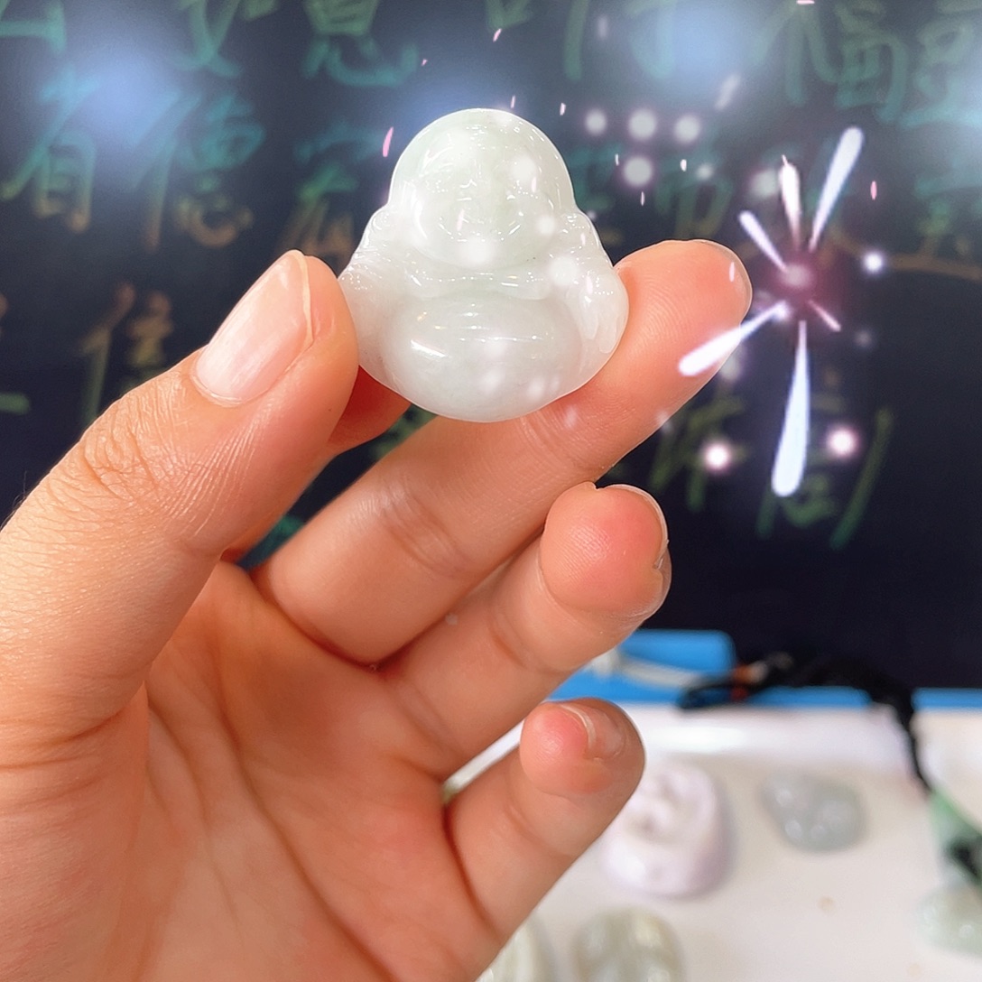翡翠未镶嵌颈饰佛公