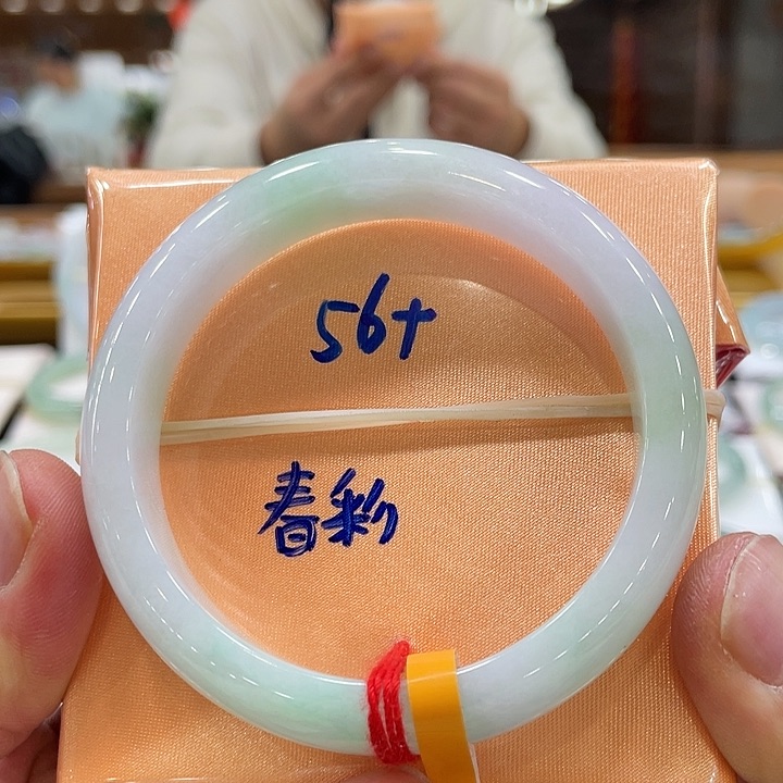 翡翠手镯未镶嵌翡翠