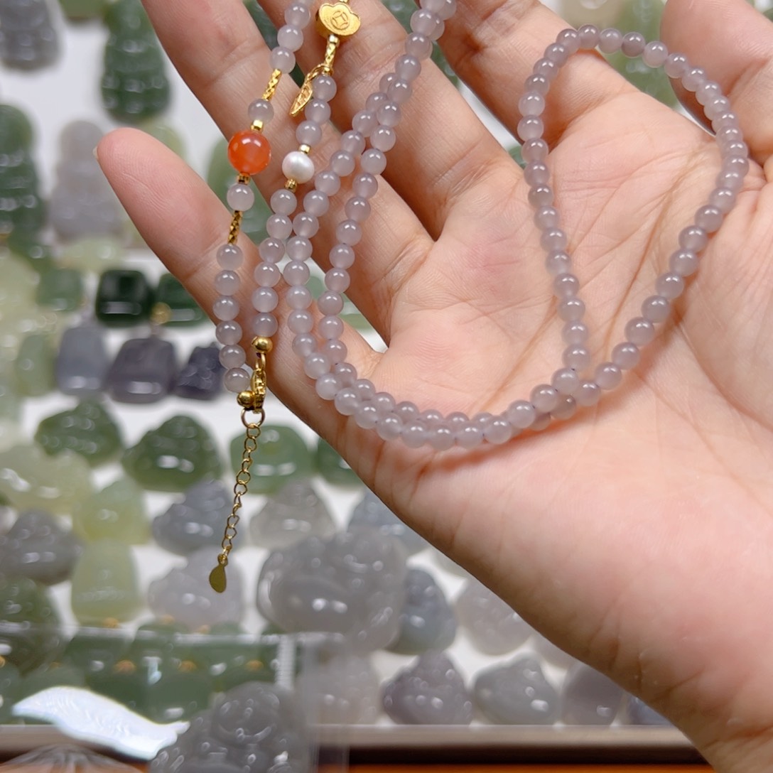 和田玉未镶嵌颈饰桃***酒