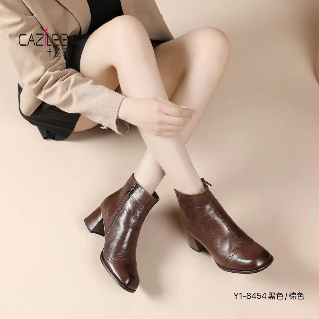 卡姿莉巨好穿复古羊皮方头气质短靴