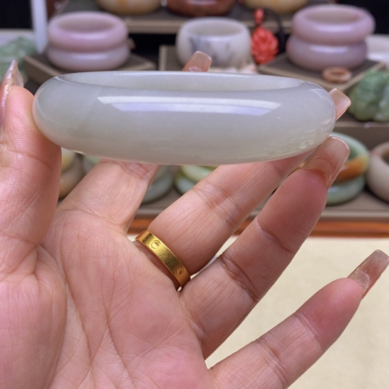 【闪购商品】石英质玉手镯未镶嵌