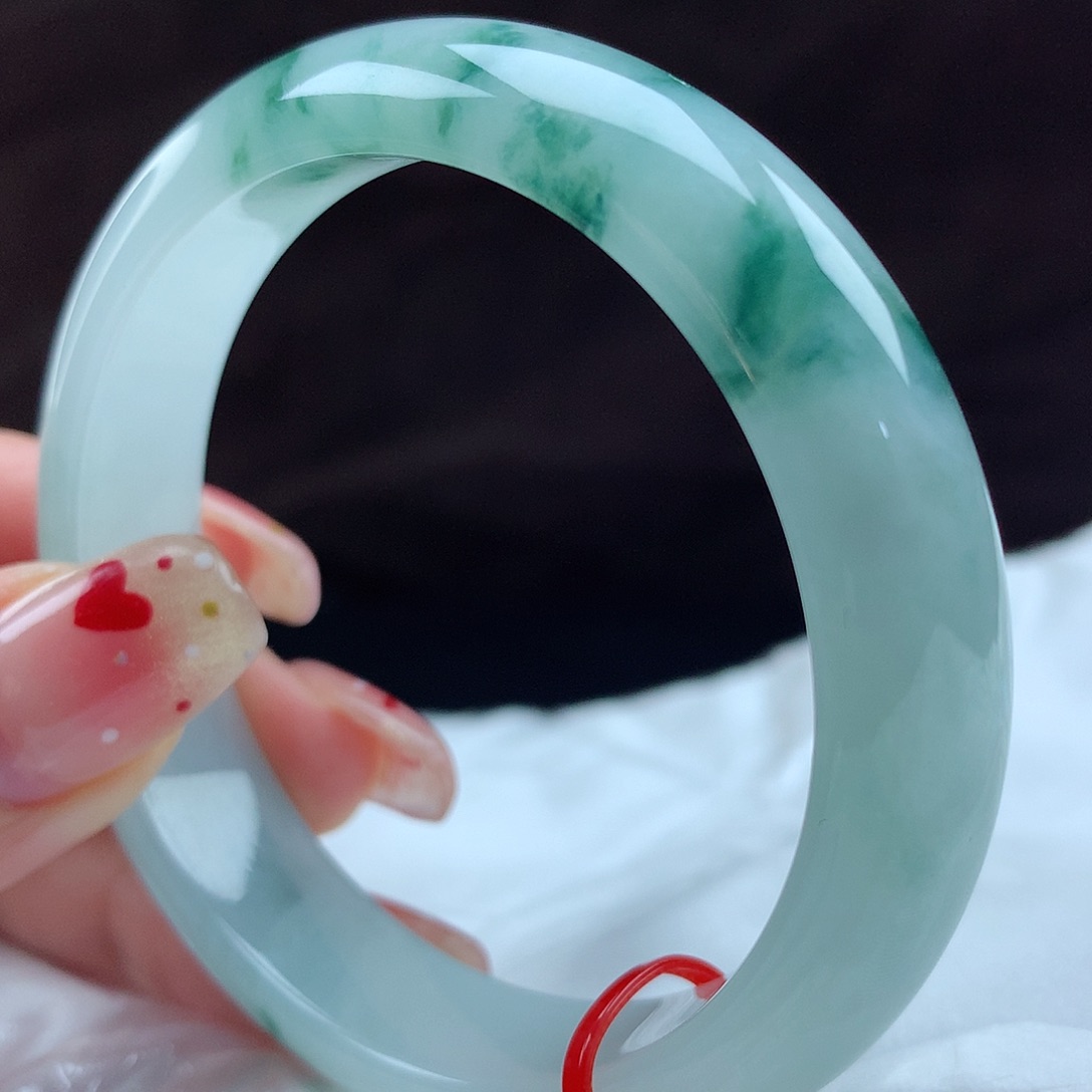 翡翠手镯未镶嵌96747，