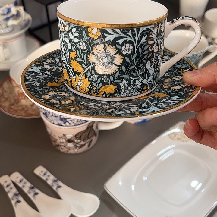 瓷片微瑕骨瓷海藻杯碟一套