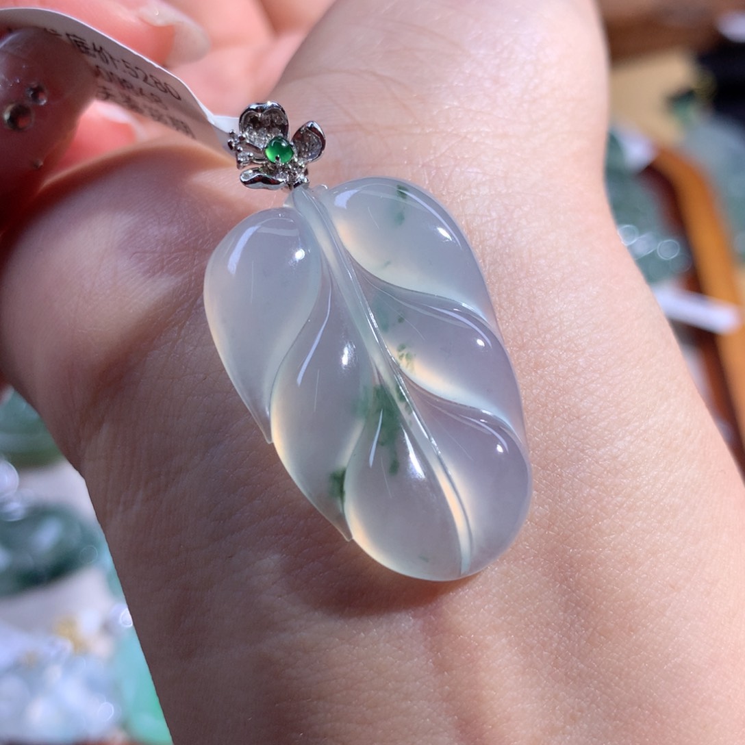 翡翠颈饰18K金镶嵌叶子