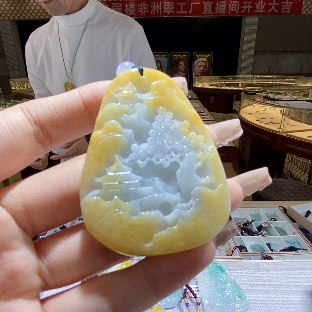 翡翠颈饰未镶嵌翡翠